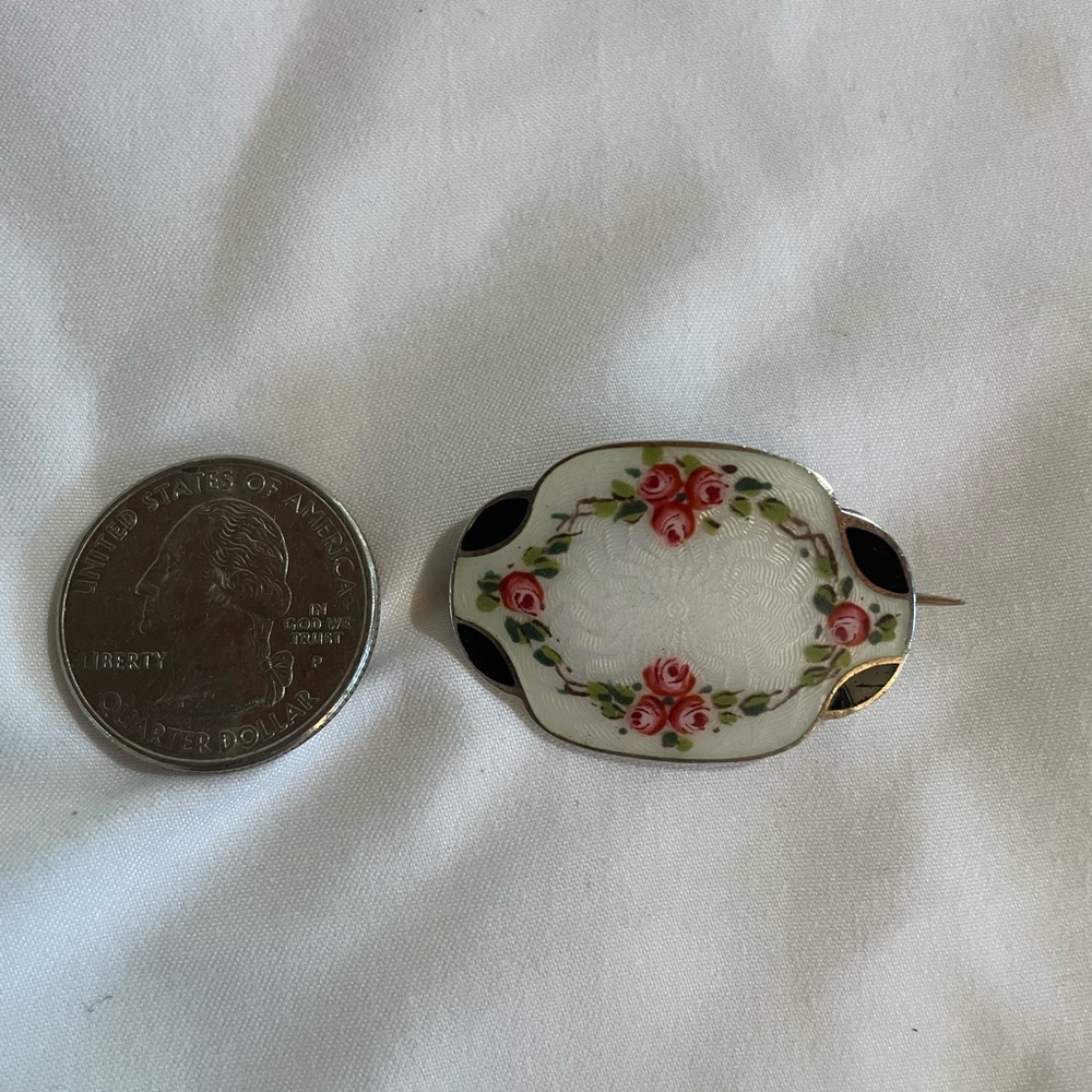 Norwegian pink roses enamel pin.